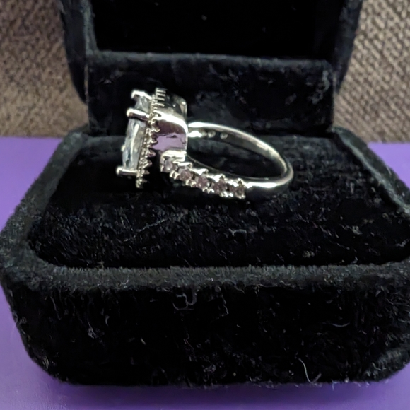 Sparkling Cubic Zirconia Ring - Picture 3 of 3